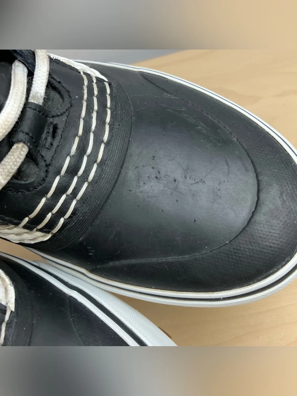 Vans Men’s Size 9.5 Standard Mid Snow MTE Black & White Waterproof Sneaker Boots